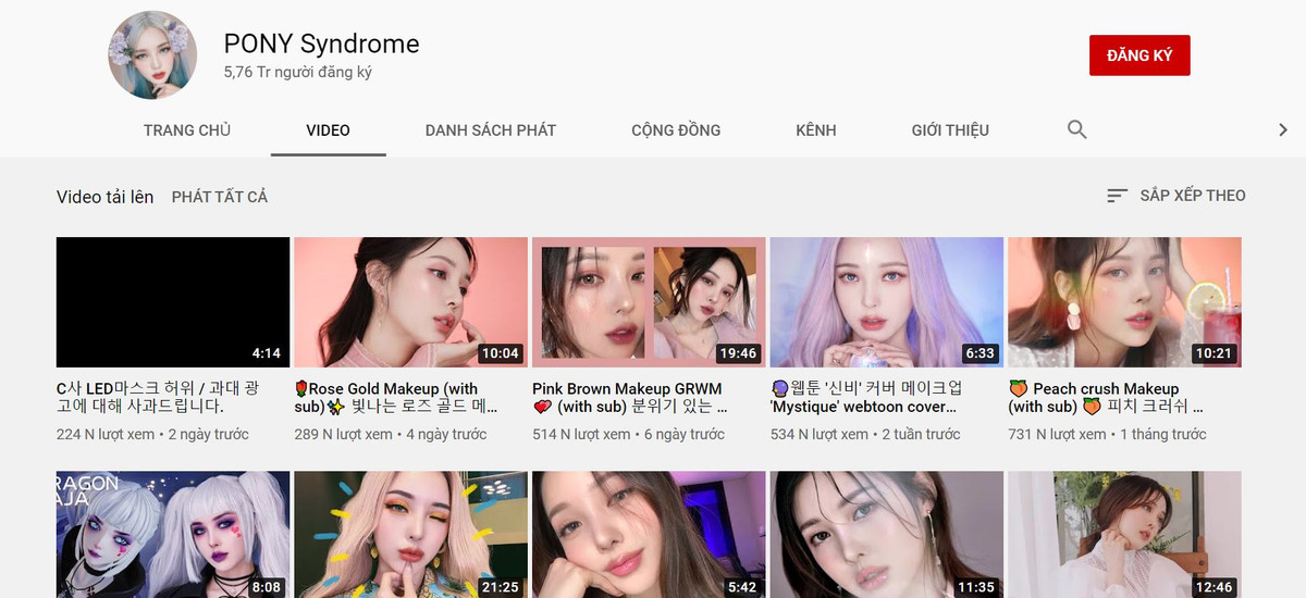 Tuy vậy dường như lời xin lỗi này của nữ vlogger lại càng nhận thêm gạch đá của cư dân mạng khi một số người xem chỉ ra rằng đoạn video này của Pony không hề có thêm phần chuyển ngữ tiếng Anh như những video thường thấy của cô.