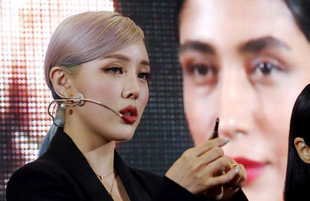 Theo thống kê tham khảo của trang SocialBlade, Youtuber làm đẹp giàu nhất xứ Hàn có thể kiếm được khoảng 25.000 USD/tháng (khoảng 580 triệu đồng) và 304.000 USD/năm (khoảng 7 tỷ đồng) trên nền tảng YouTube.