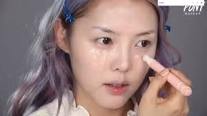 Trở thành một trong những beauty blogger có sức ảnh hưởng nhất trên YouTube, Pony nhận được vô số lời mời quảng cáo và đại diện sản phẩm. Điều này mang lại cho cô nguồn thu nhập khủng nhưng cũng không ít thị phi.