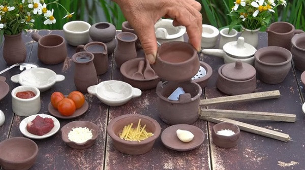 Sóng gió chưa qua, Bà Tân Vlog lại bị “soi” nấu ăn bằng chất nguy hiểm - Hình 3 Song gio chua qua, Ba Tan Vlog lai bi “soi” nau an bang chat nguy hiem-Hinh-3