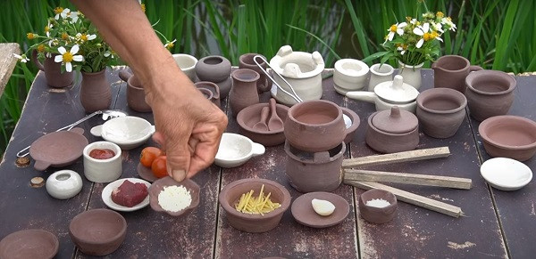 Song gio chua qua, Ba Tan Vlog lai bi “soi” nau an bang chat nguy hiem-Hinh-6