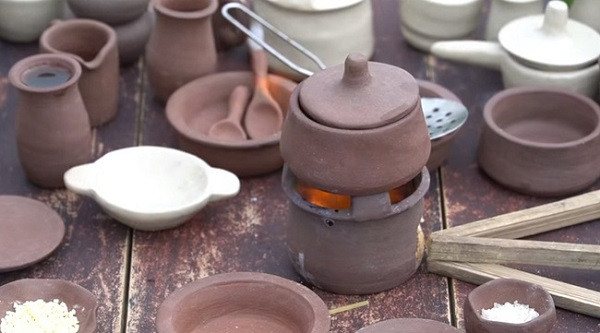 Sóng gió chưa qua, Bà Tân Vlog lại bị “soi” nấu ăn bằng chất nguy hiểm - Hình 4 Song gio chua qua, Ba Tan Vlog lai bi “soi” nau an bang chat nguy hiem-Hinh-4