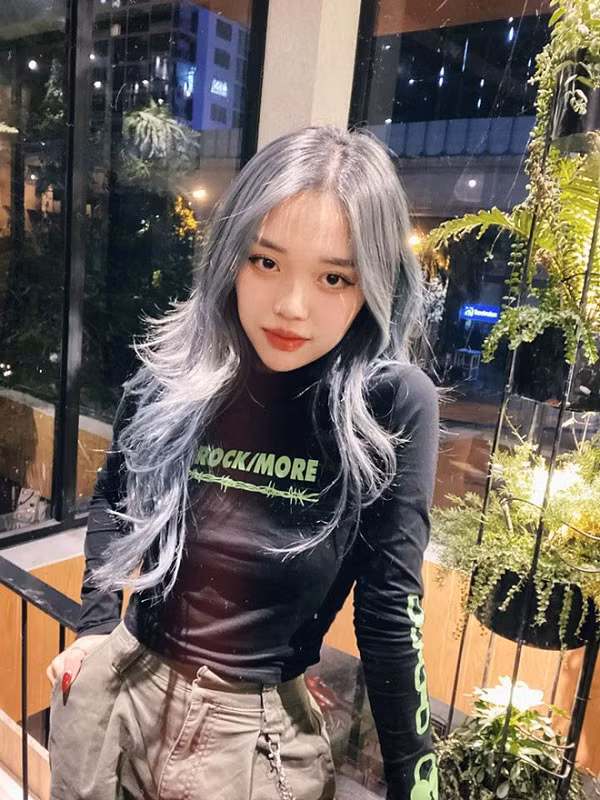 Ở tuổi 24, Linh Ngọc Đàm đã sở hữu khối tài sản khủng mà nhiều người mơ ước, đến MisThy hay Uyên Pu cũng phải thừa nhận cô nàng là nữ streamer giàu nhất Việt Nam hiện tại. Với nguồn thu nhập đứng top đầu giới streamer, Linh Ngọc Đàm có thể kiếm tiền để bản thân sống thoải mái, chu cấp tiền cho bố mẹ và nuôi 2 em ăn học.