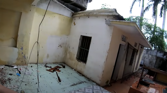 Được biết, trước đây NTN và gia đình sống trong căn nhà khá lụp xụp, nhiều vị trí đã hỏng hóc. Căn biệt thự mới là thành quả nam Youtuber đạt được sau vài năm làm vlog.