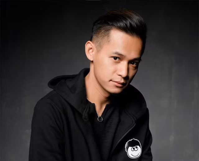 Anh cũng cho biết việc bị cuốn vào thị phi là điều không bao giờ mong muốn: "Trước giờ mình chỉ muốn sống ở một thế giới riêng, không bị so sánh, không bị đánh giá, không đấu đá với ai. Mình với nghề và người xem, thế là đủ".