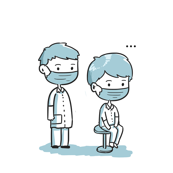 Điều dưỡng Bùi Duy Cương, Khoa Hồi sức tích cực, cùng một đồng nghiệp đứng phía sau, trở thành "thợ cắt tóc bất đắc dĩ" cho nữ đồng nghiệp của mình.