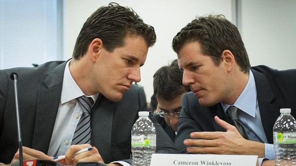 Luật sư của Facebok và bản thân Mark Zuckerberg khẳng đinh giữa họ không có một hợp đồng ràng buộc nào với nhau. Thế nhưng vào năm 2008, anh em Winklevoss nhận được khoản đền bù lên tới 45 triệu USD giá trị cổ phiếu Facebook và 20 triệu USD tiền mặt.