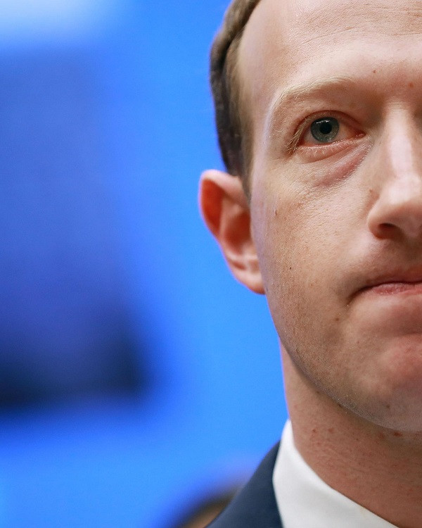 Tháng 6/2018, Keith Utley - một nhân viên quản lý nội dung của Facebook vận hành bởi Cognizant tại Tampa, Floria qua đời vì bị đau tim khi đang làm việc, đã trở thành một trong những vụ việc cho thấy bộ mặt "xấu xí" của Facbook. Người ta cho rằng các nhân viên quản lý nội dung có điều kiện làm việc tồi tệ khi phải đối mặt với nhiều giờ liên tục xem những hình ảnh và nội dung tồi tệ mỗi ngày được chia sẻ trên Facebook và gỡ bỏ chúng.