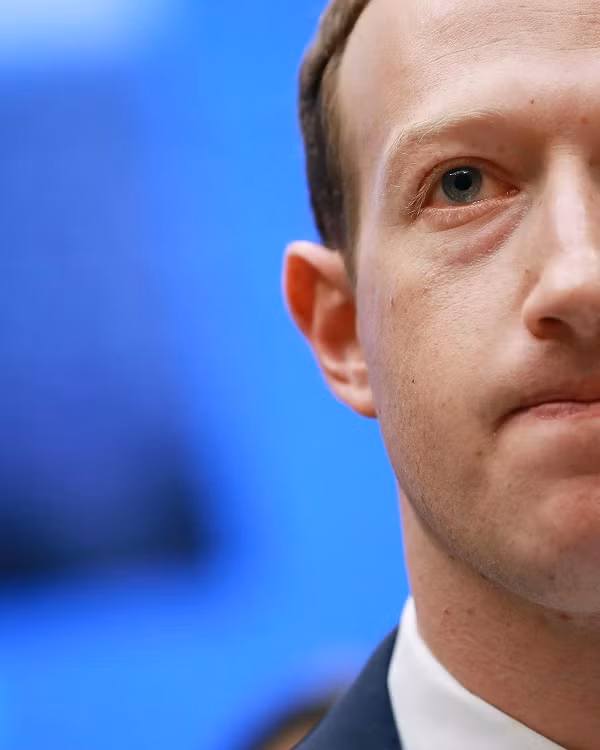 Tháng 6/2018, Keith Utley - một nhân viên quản lý nội dung của Facebook vận hành bởi Cognizant tại Tampa, Floria qua đời vì bị đau tim khi đang làm việc, đã trở thành một trong những vụ việc cho thấy bộ mặt "xấu xí" của Facbook. Người ta cho rằng các nhân viên quản lý nội dung có điều kiện làm việc tồi tệ khi phải đối mặt với nhiều giờ liên tục xem những hình ảnh và nội dung tồi tệ mỗi ngày được chia sẻ trên Facebook và gỡ bỏ chúng.