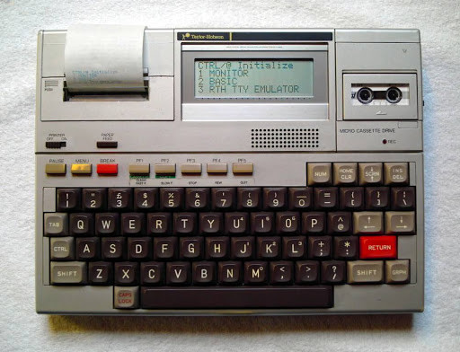 Epson HX-20 là máy tính xách tay đầu tiên trên thế giới. Ra mắt vào năm 1982, chiếc máy tính này gồm một bàn phím, một màn hình LCD, một máy in và chỗ sạc điện.