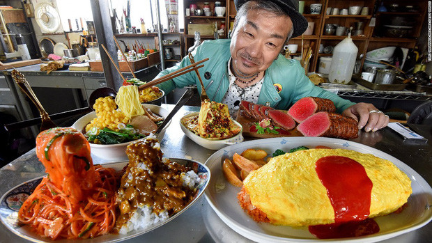 Nhìn bàn thức ăn đầy hấp dẫn này chẳng ai nghĩ là...đồ giả. Nhật Bản nổi tiếng là "kinh đô" đồ ăn giả trên thế giới được làm bằng nhựa hay silicon, sử dụng để làm mẫu trong các nhà hàng.