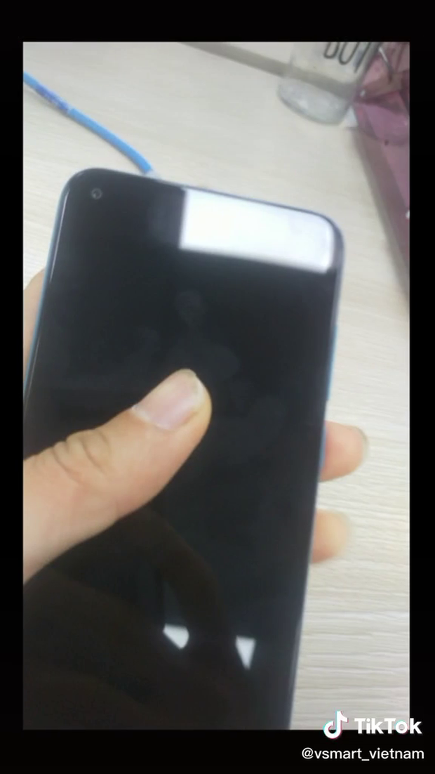 Chiếc điện thoại này được cho là sản phẩm thay thế cho model Live được thương hiệu Việt tung ra từ 2019. Hiện tại, VinSmart vẫn chưa công bố giá bán chính thức của Vsmart Live 4.