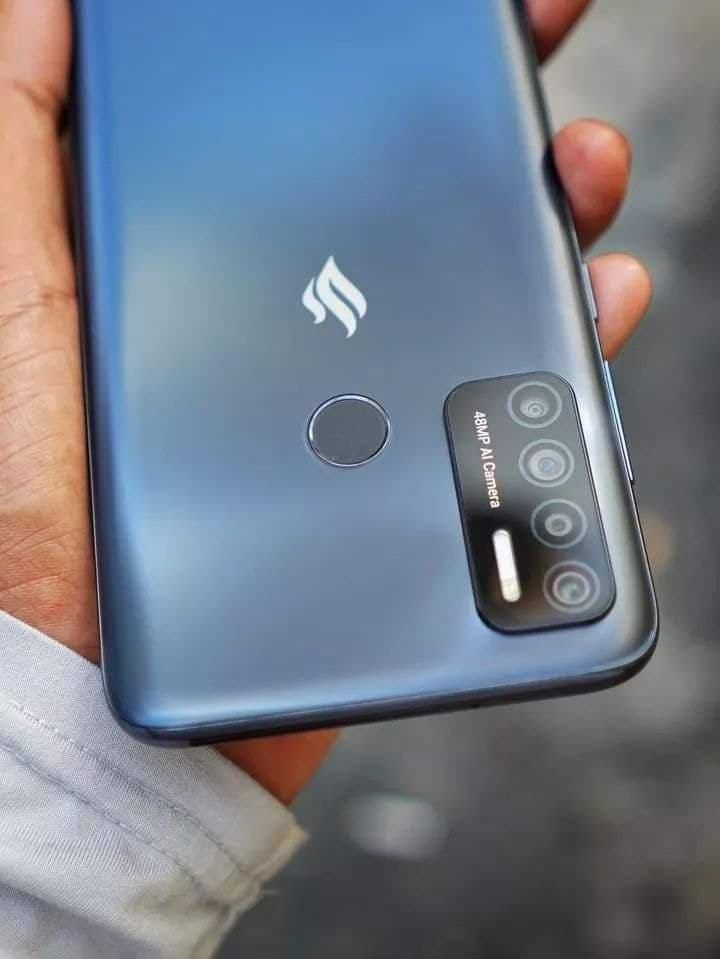 Trong đó camera cảm biến chính 48MP có khẩu độ f/1.8, camera góc siêu rộng 8MP f/2.2, camera macro 2MP f/2.4 và cảm biến chiều sâu 5MP f/1.9 để chụp ảnh chân dung. Ngoài ra, nó cũng có camera 13MP f/2.0 ở mặt trước để chụp ảnh selfie và gọi video.