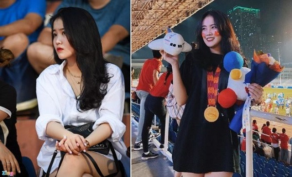 Hoàng Anh - bạn gái Văn Hậu - gây chú ý khi xuất hiện trên khán đài trận đấu tâm điểm vòng 5 V.League 2020 giữa chủ nhà Hà Nội và SLNA. Qua ống kính phóng viên, nhan sắc cô gái sinh năm 1999 được khen cuốn hút trong chiếc sơ mi trắng và lối trang điểm nhẹ. Ngày 10/7 vừa qua, CLB Hà Nội thông báo Đoàn Văn Hậu sẽ trở về Việt Nam sau một mùa giải thi đấu cho SC Heerenveen (Hà Lan). Ảnh: Việt Hùng, Instagram NV.