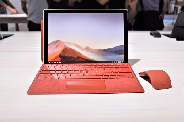 Microsoft Surface Pro 7 được bình chọn là laptop 2 trong 1 tốt nhất trong danh sách của Digital Trends.