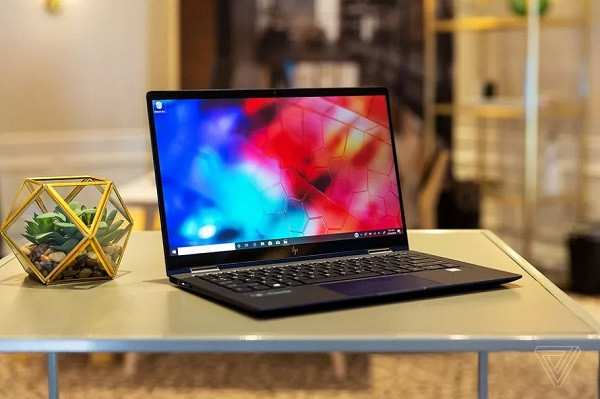 Đối với các doanh nhân, HP Elite Dragonfly thuộc phân khúc laptop cao cấp là sự lựa chọn hoàn hảo nhất. Máy sở hữu màn hình 13.3 inch, nặng chưa tới 1 kg tuy vậy được ''nhồi nhét'' khá nhiều công nghệ hiện đại, đặc biệt có thể tùy biến thành máy tính bảng khi cần.