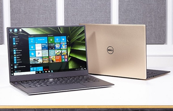 Với cấu hình giá từ 999 USD, Dell XPS 13 sở hữu nền tảng cấu hình với vi xử lý Core i3-1005G1, RAM 4 GB 3.733 MHz LPDDR4, ổ SSD 256GB NVMe, màn hình Full HD.