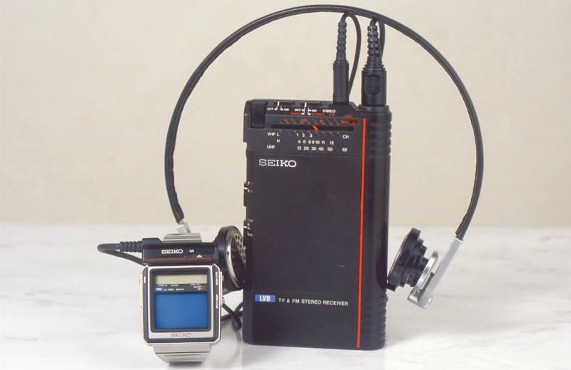 Seiko TV Watch được trang bị một màn hình LCD 1,25" dùng để xem TV. Tuy nhiên vào thời đó người ta còn phải đem theo một bộ Receiver gắn ngoài dùng để thu tín hiệu sóng TV, kết nối nó với đồng hồ thì nó mới xem TV được.