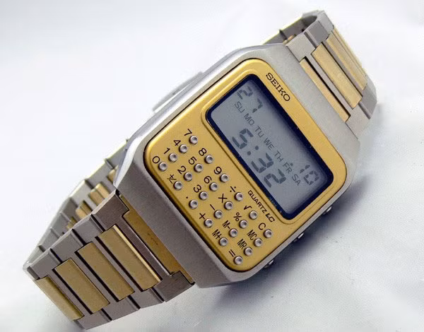 Seiko C153 là một trong những chiếc đồng hồ thông minh đầu tiên của con người, ra đời năm 1977, nhưng thực chất lại được sử dụng như một chiếc máy tính toán học.