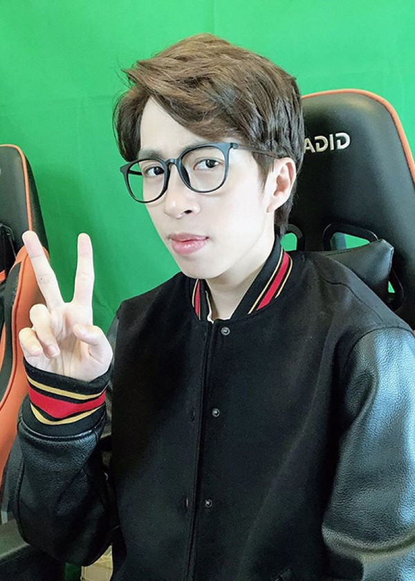 Đến với kênh của ViruSs, người ta tìm được cảm giác thoải mái khi xem stream nhưng vẫn học được điều gì đó từ nam streamer này, người đã từng trải qua tuổi đôi mươi không có gì trong tay.