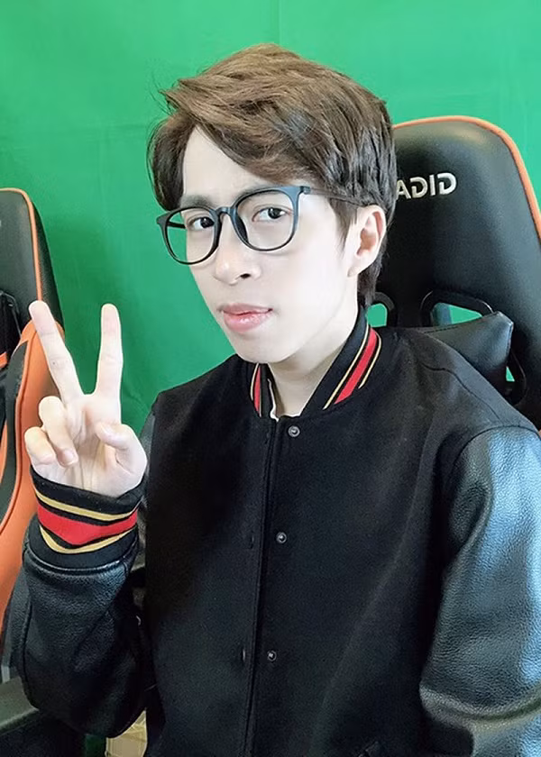 Đến với kênh của ViruSs, người ta tìm được cảm giác thoải mái khi xem stream nhưng vẫn học được điều gì đó từ nam streamer này, người đã từng trải qua tuổi đôi mươi không có gì trong tay.