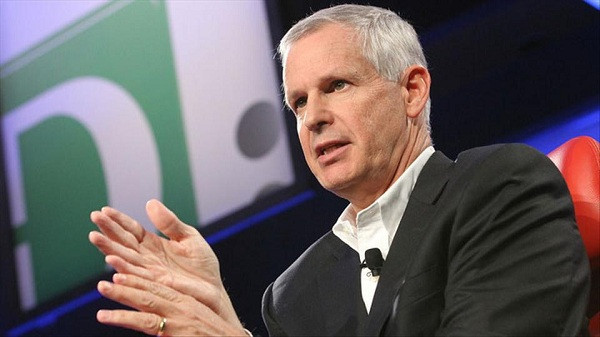 Một trong những thói quen đáng học hỏi của ông trùm công nghệ Charlie Ergen, chủ tịch Dish Network, là tự đóng gói và mang đồ ăn hàng ngày. Đồ ăn của ông sẽ gồm một chiếc bánh sandwich và chai nước Gatorade.