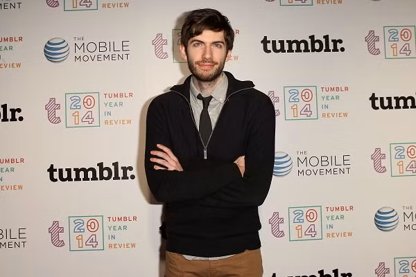 Giàu có khi còn khá trẻ, David Karp, người sáng lập và Giám đốc điều hành Tumblr từng chia sẻ sở thích ''lập dị'' của mình là mê đi xe vespa. david cho biết thêm, trong nhà của anh không có bất kỳ cuốn sách nào và anh rất ít mua sắm quần áo.