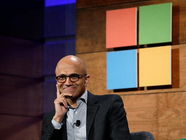 Ông Satya Nadella - Giám đốc điều hành của Microsoft có sở thích khá...dị là thích đọc thơ của nhà thơ Mỹ và Ấn Độ. Vì muốn mở rộng vốn kiến thức của mình, Satya thường tham gia học trực tuyến, tất cả khóa học đều vào sáng sớm.