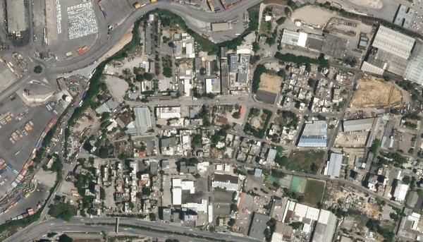 Một khu dân cư nằm về phía đông của cảng Beirut cũng bị hư hại.