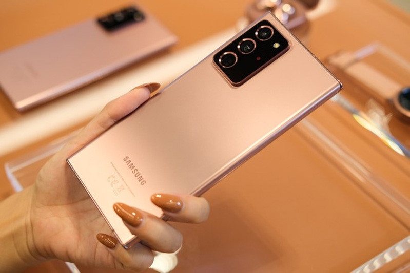 Gần đây, siêu phẩm mới nhà Samsung - bộ đôi Galaxy Note20 và Note 20 Ultra bị nhiều trang review công nghệ thế giới ''tố'' máy nóng nhanh bất thường, bất kể họ sử dụng nó như thế nào.