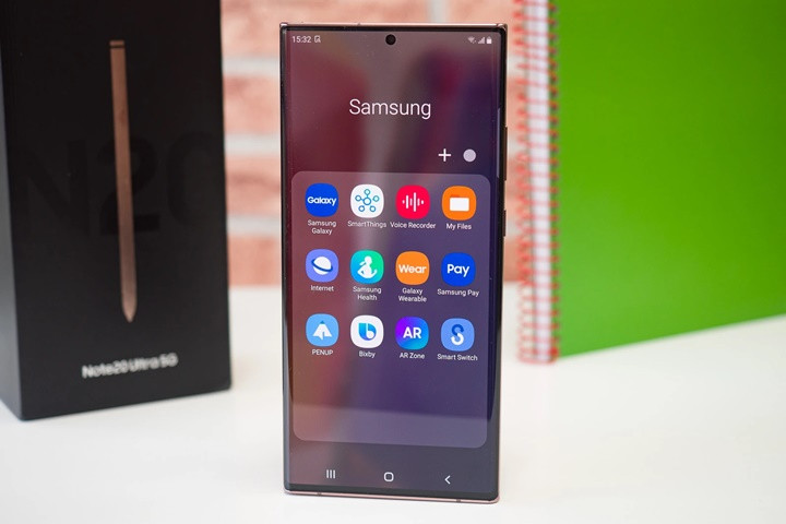 Bộ đôi Samsung Galaxy Note20 và Note20 Ultra chính thức ra mắt giới mê công nghệ tại sự kiện Unpacked 2020 ngày 5/8. Sau một loạt sự cố và lỗi khó chịu được phản ánh thời gian vừa qua, nhiều người dùng đặt nghi vấn về độ ''thần thánh'' mà Samsung đã giới thiệu về hai siêu phẩm này trước đó. Chưa ra mắt, điện thoại gập Samsung đã lỗi màn hình | VTC Now