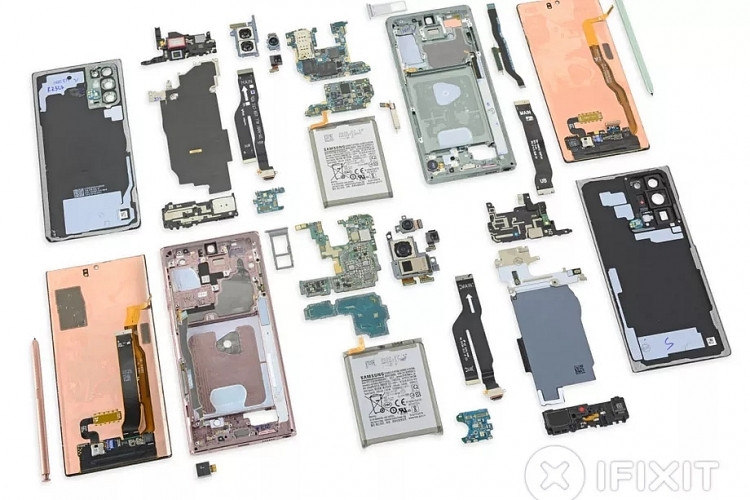 Chuyên trang công nghệ iFixit đã ngay lập tức thực hiện một màn mổ xẻ để cung cấp cho chúng ta cái nhìn rõ hơn về những gì bên dưới camera khổng lồ của smartphone này. Sau đó phát hiện ra rằng cả hai điện thoại đều thiếu tản nhiệt bằng đồng mà Samsung đã sử dụng trên các điện thoại trước đây để làm mát bộ xử lý của họ trong các phiên chơi game kéo dài.