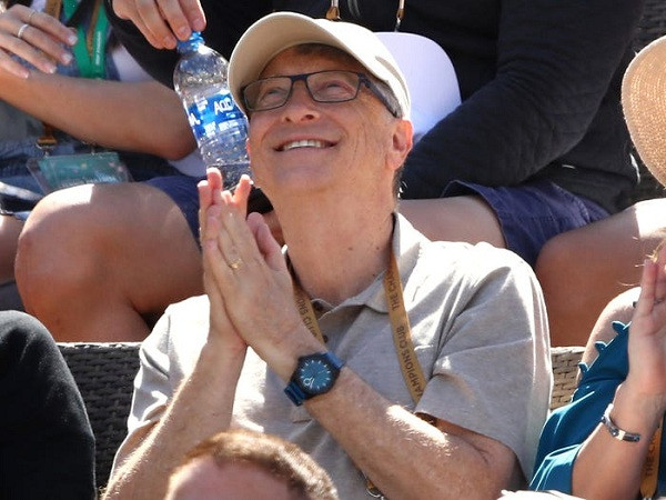 Ông sử dụng nhiều dòng đồng hồ khác nhau của Casio, trong đó có chiếc Duro với giá bán lẻ 70 USD.