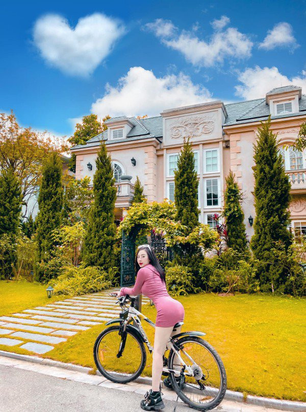 Cô nàng là minh chứng cho việc: không chỉ là một môn thể thao được mệnh danh là dành cho giới nhà giàu, golf còn mang đến nhiều lợi ích cho sức khỏe và vóc dáng.