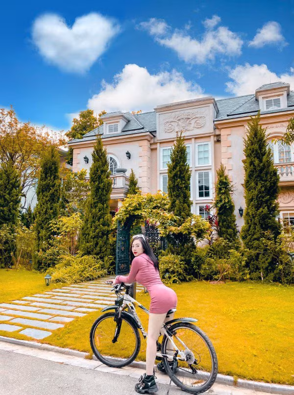 Cô nàng là minh chứng cho việc: không chỉ là một môn thể thao được mệnh danh là dành cho giới nhà giàu, golf còn mang đến nhiều lợi ích cho sức khỏe và vóc dáng.