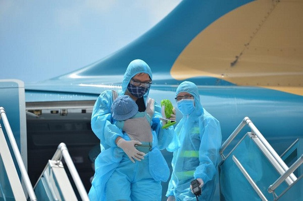 Đây là chuyến bay thứ nhất trong 7 chuyến bay đã lên lịch để giải tỏa 1.453 du khách.