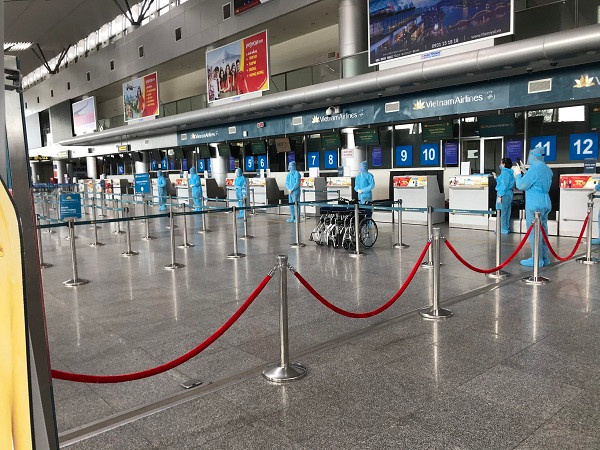 Đây là chuyến bay đầu tiên vận chuyển gần 400 hành khách mắc kẹt ở Đà Nẵng về Hà Nội sau thời điểm dịch COVID-19 bùng phát trở lại tại Đà Nẵng.