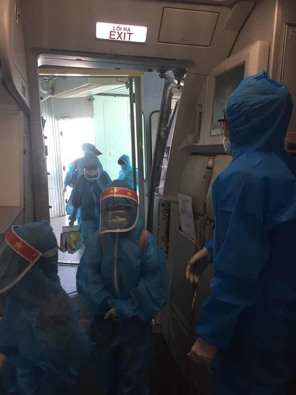 Chuyến bay ''giải cứu'' hành khách từ Đà Nẵng về Hà Nội bao gồm nhiều trẻ em.