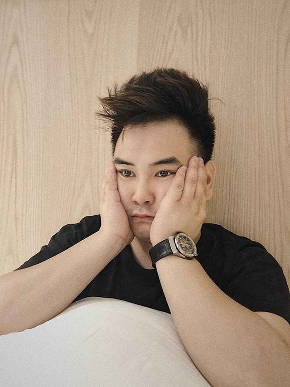 Bên cạnh nhà sang, xế hộp đắt đỏ anh còn sở hữu bộ sưu tập phụ kiện, quần áo và đặc biệt là đồng hồ bạc tỷ.