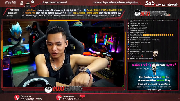 Tộc trưởng đeo nó đi khắp các sự kiện, đi chơi với bạn bè, thậm chí đeo trên tay ngay cả khi đang ngồi ở nhà stream. Bóc giá chiếc đồng hồ này, người hâm mộ không khỏi bất ngờ bởi mức giá khủng.