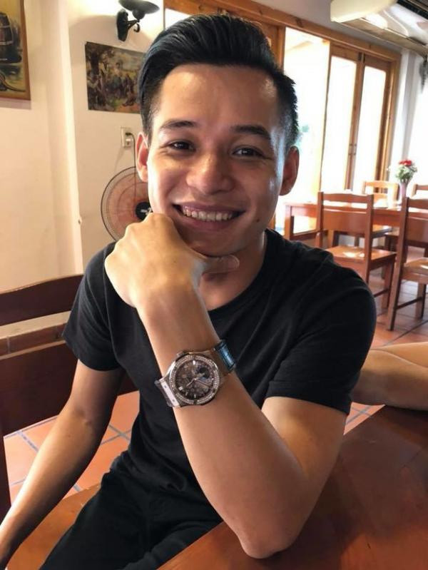 Trước đó Độ Mixi từng gây chú ý khi đeo trên tay chiếc đồng hồ cực đắt tiền có giá cũng phải lên tới vài trăm triệu.