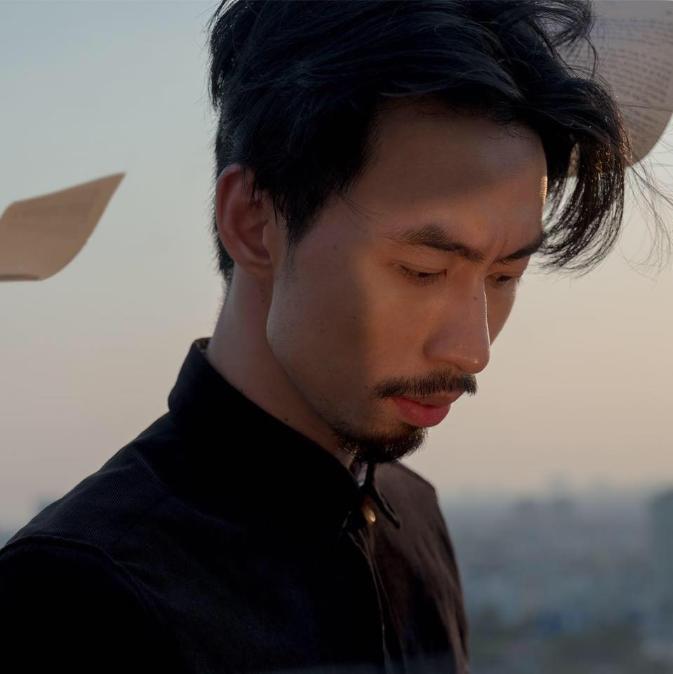 Nhắc đến một trong những sao Việt là fan cuồng LMHT, hẳn fan sẽ bất ngờ khi biết rằng Đen Vâu cũng nằm trong danh sách này. Cuối 2019, Đen Vâu từng khiến các fan ồ lên thích thú khi đăng tải một bức ảnh quảng cáo đi kèm với dòng chữ ''Hasagi'' trên Instagram cá nhân.