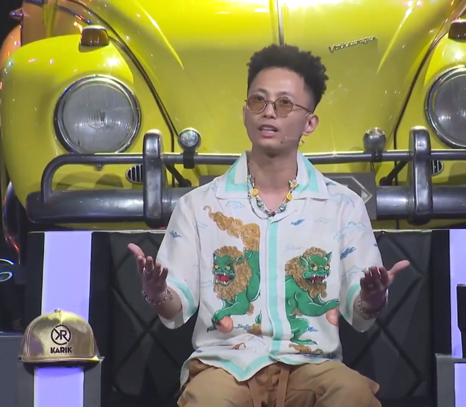 ''Cây hài mới nổi'' của chương trình Rap Việt - Rhymastic cũng là một trong những rapper mê mẩn tựa game LMHT. Chủ nhân của những bản hit làm chao đảo cộng đồng trẻ có thói quen khá hài hướcđó là cứ mỗi lần sắm skin mới và thắng trận, anh sẽ ngay lập tức đem khoe trên Facebook.