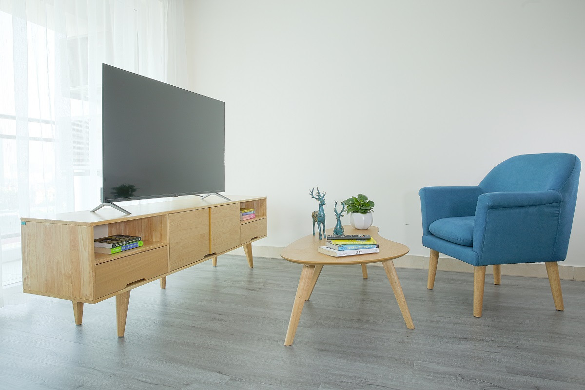 Trong khi đó phiên bản 50 inch mang đến trải nghiệm hình ảnh không giới hạn, hình ảnh sắc nét gấp 4 lần Full HD, công nghệ HDR10 tăng cường độ tương phản trên từng khung hình. Ngoài những tính năng cơ bản đặc biệt, sản phẩm còn có thể chiếu từ màn hình điện thoại lên tivi qua ứng dụng Screen Cast, Chromecast build-in.