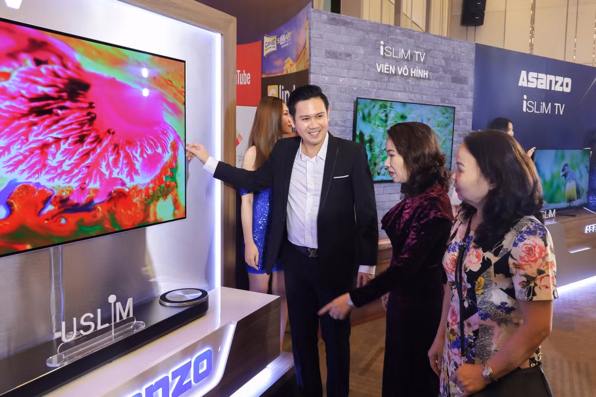 Dòng sản phẩm SmartTV mới nhất của Asanzo gồm hai model: Smart TV Kính cường lực 55 inch 55SK900 và SmartTV 4K Kính cường lực 65 inch 65SK990. Cả hai đều có thiết kế tối giản, nhưng hiện đại cùng màn hình ''không viền'' đón đầu xu thế.