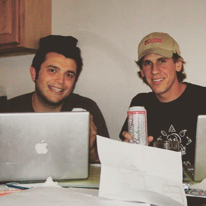 Được Google thâu tóm vào năm 2005, Dodgeball là dịch vụ cho phép người dùng check-in các địa điểm bằng tin nhắn văn bản. Tuy nhiên Google sau đó bị những nhà sáng lập tố ''không dành nhiều sự chú ý cho Dodgeball như những gì nó xứng đáng''.