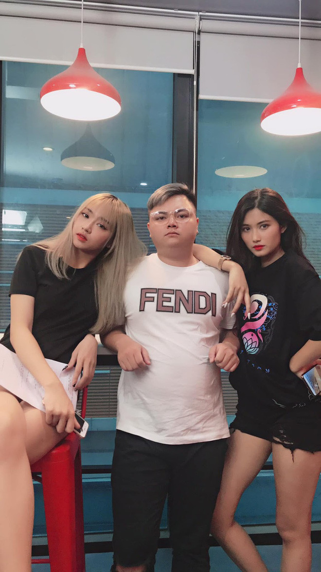 Với những ai thích xem các video clip hài hước trên TikTok thì hẳn đều biết đến 3 cái tên Duy AV, Nga Pika và Lacey Bibi. Nổi bật nhất phải kể đến Duy AV với gần 2 triệu người theo dõi chỉ sau một thời gian ngắn gia nhập TikTok.