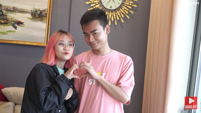 Dù không bằng tuổi, không chung công ty quản lý, nhưng không thể phủ nhận được sự gắn bó và độ hot của cả 3. Họ sẵn sàng hỗ trợ, giúp đỡ nhau trong cả công việc cũng như trong cuộc sống.