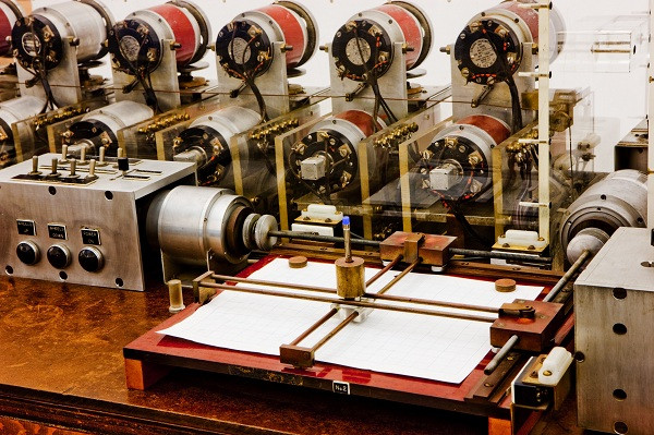 Nordsieck's Differential Analyzer thuộc thế hệ máy tính được sử dụng rất phổ biến vào khoảng thời gian chiến tranh thế giới nổ ra. Một trong số những chiếc máy tính đầu tiên của nhân loại này có thiết kế thô kệch và rối mắt với nhiều bộ phận chằng chịt liên kết với nhau.