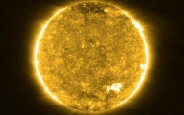 Công nghệ hiện đại hơn đồng nghĩa với việc ảnh chụp sắc nét hơn. Giờ đây con người không chỉ được ngắm Mặt Trời từ xa mà còn được chiêm ngưỡng Mặt Trời cận cảnh, chi tiết với độ phân giải sắc nét nhất có thể.